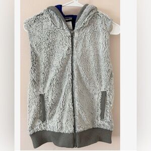 Patagonia women’s conejo vest fuzzy Sherpa medium